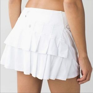 Lululemon white ruffle back tennis skirt